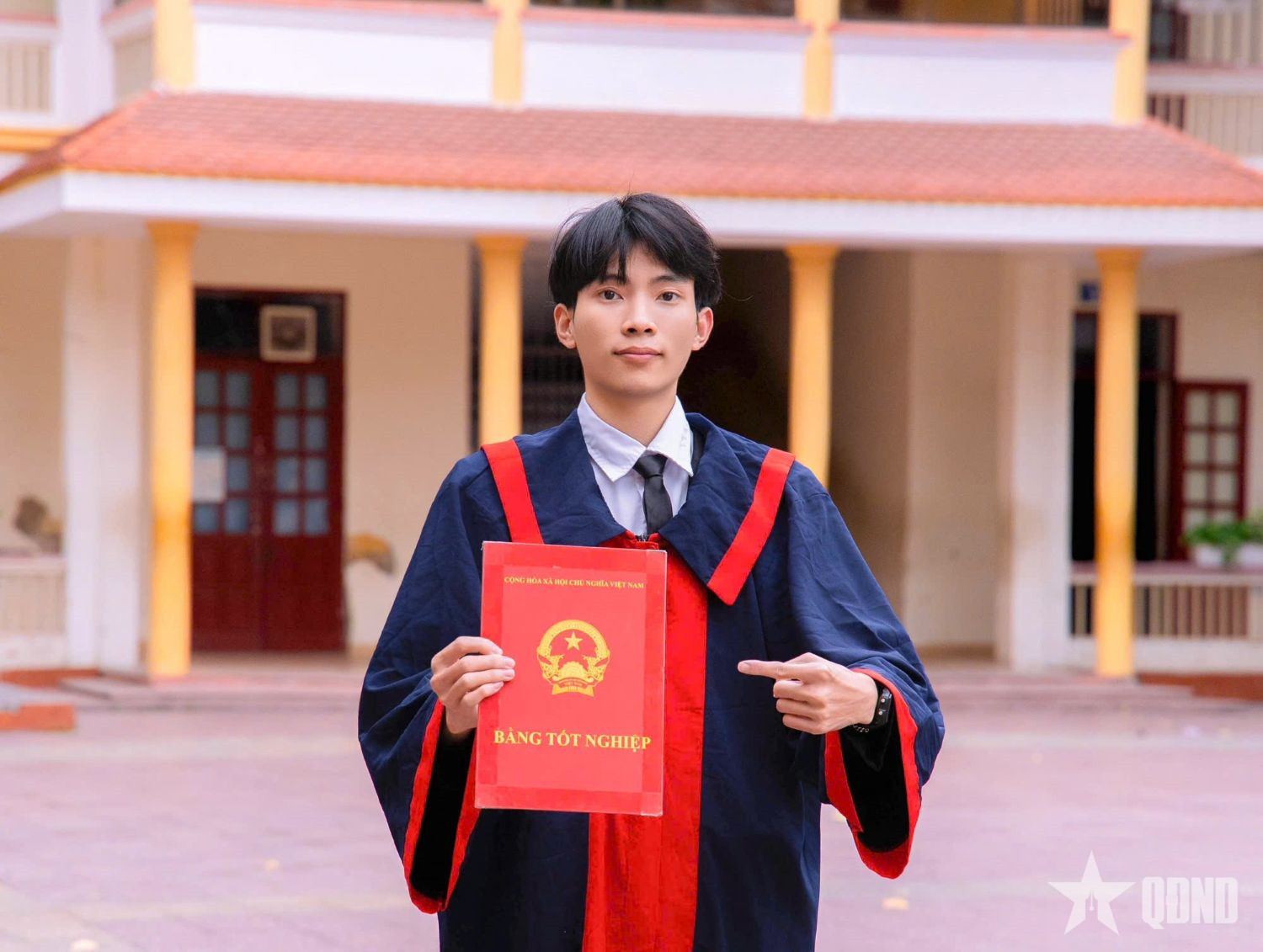Hành trình trở thành thủ khoa của cậu bé mồ côi